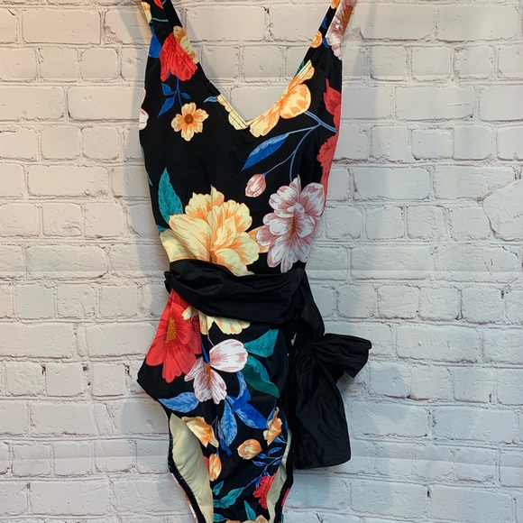 NEW Miraclesuit Dream Black Floral Tie Waist Swimsuit Size 8 - Picture 3 of 7